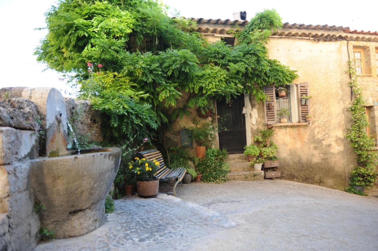 Appartement Dans Le Ciel Tourtour Bagian luar foto