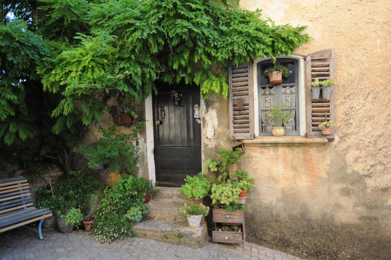 Appartement Dans Le Ciel Tourtour Bagian luar foto